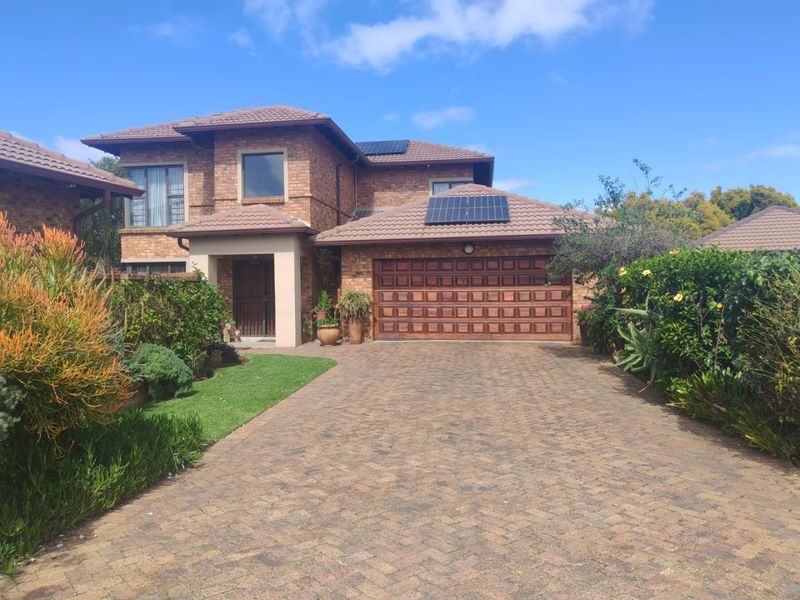 Beautiful 3 bedroom double-storey home situated in the heart of Farramre - Photo 2