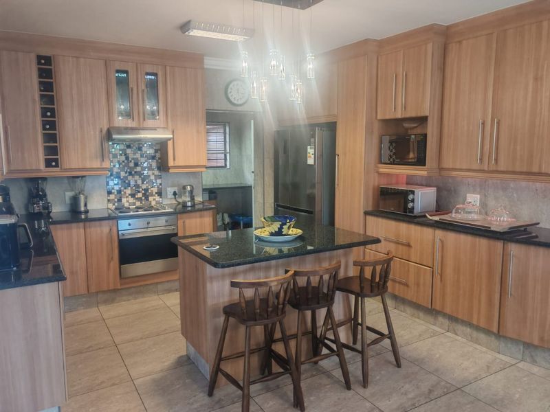Beautiful 3 bedroom double-storey home situated in the heart of Farramre - Photo 10