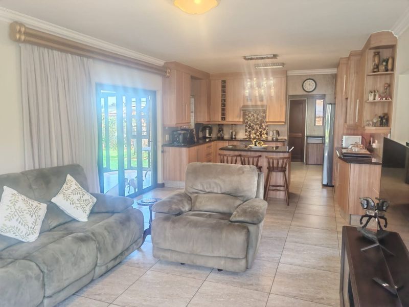 Beautiful 3 bedroom double-storey home situated in the heart of Farramre - Photo 8