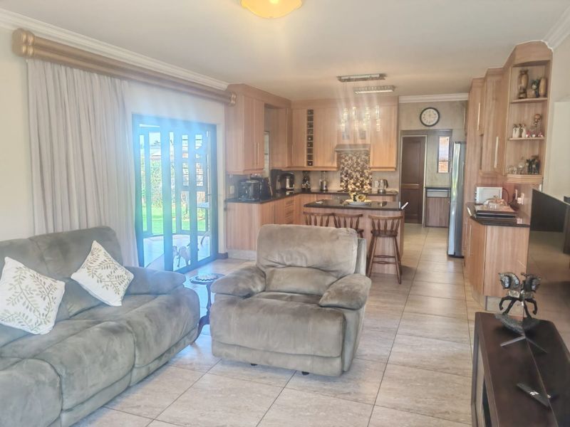 Beautiful 3 bedroom double-storey home situated in the heart of Farramre - Photo 6