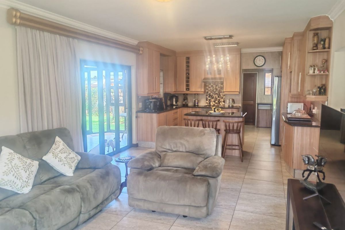 Beautiful 3 bedroom double-storey home situated in the heart of Farramre - Photo 5