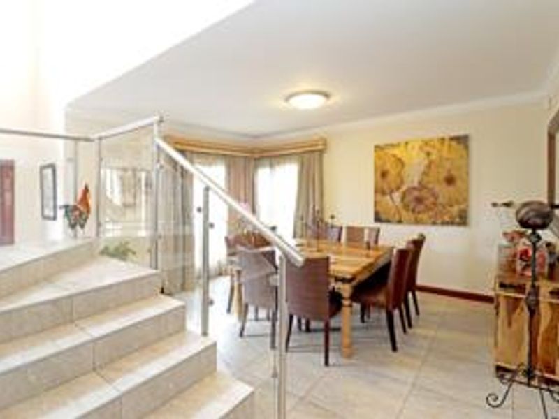 Beautiful 3 bedroom double-storey home situated in the heart of Farramre - Photo 4