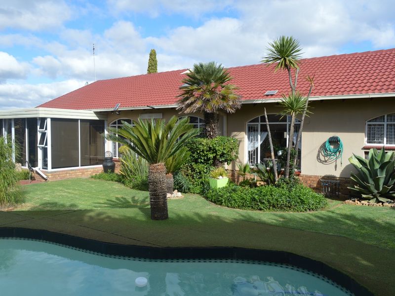 Picture-Perfect Perfection on a Prime Corner Stand in Meiringspark - Photo 10