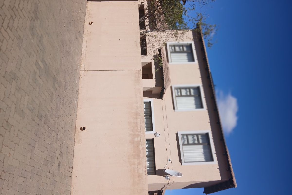 3 bed duplex house to let in Montana 1 June 2026 - Photo 4