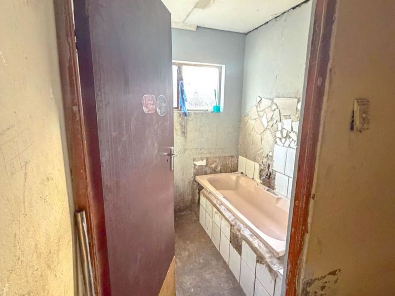 3 Bedroom Fixer-Upper Home with Garage For Sale in Kwanonqaba – R699 000 - Photo 6