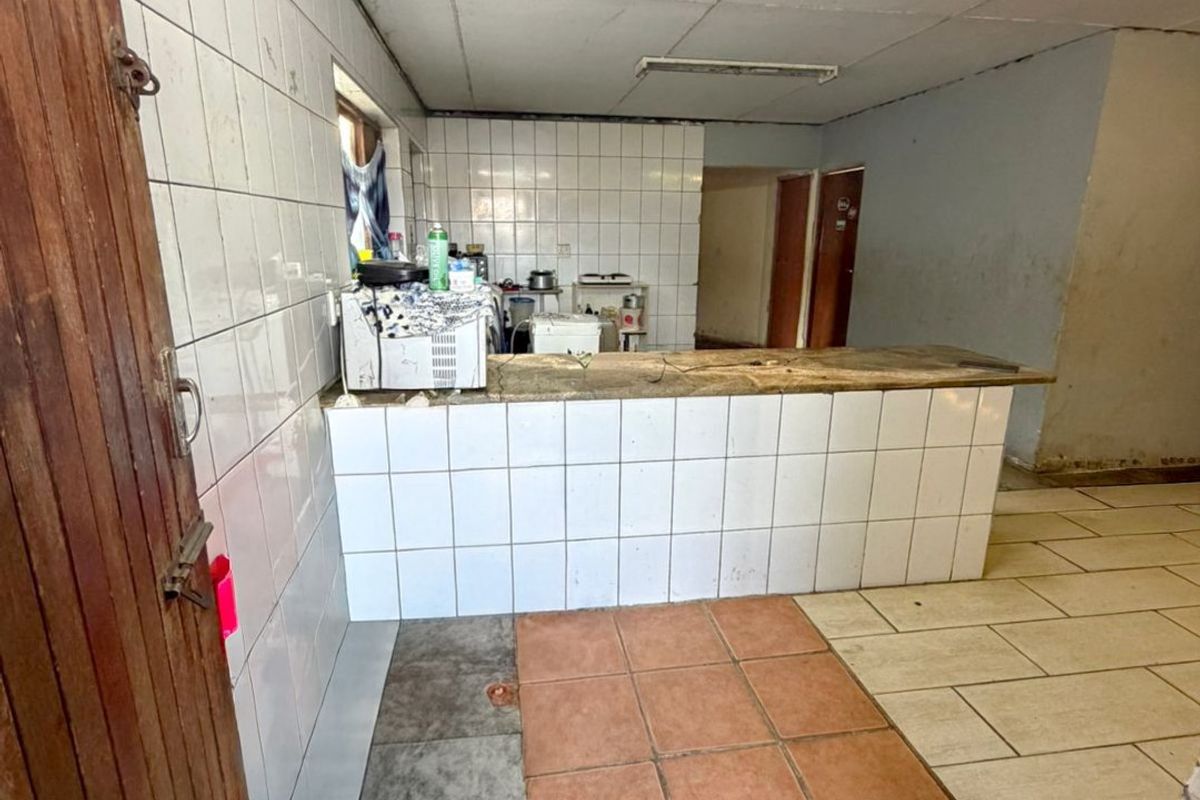 3 Bedroom Fixer-Upper Home with Garage For Sale in Kwanonqaba – R699 000 - Photo 3