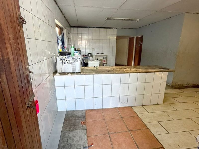 3 Bedroom Fixer-Upper Home with Garage For Sale in Kwanonqaba – R699 000 - Photo 3