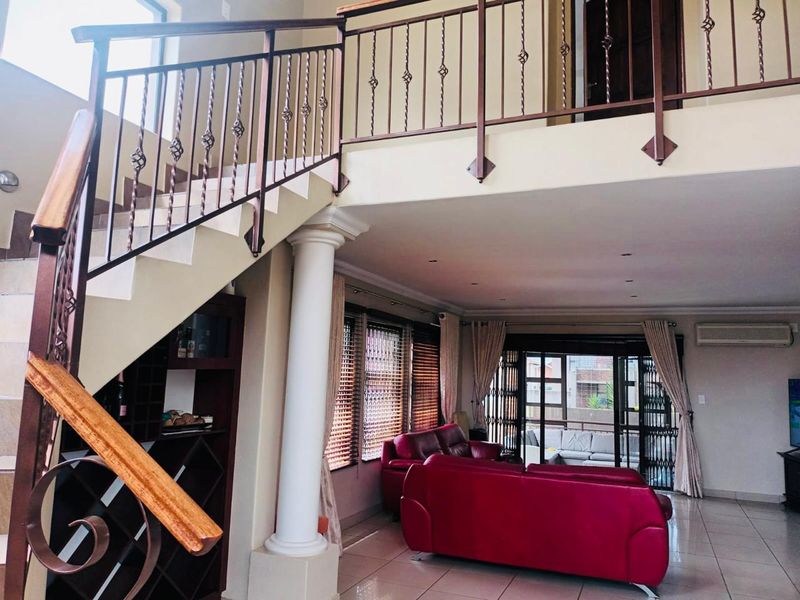 Discover the perfect blend of comfort, security, and modern convenience in this stunning 4-bedroom home situated in a sought-after security complex. - Photo 6