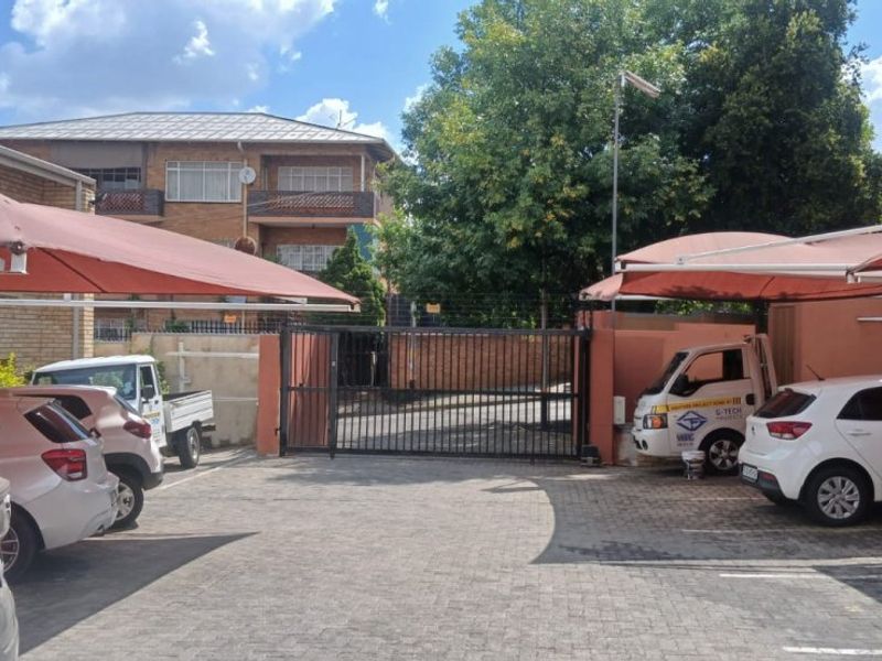 Cozy 1-Bedroom Flat – Perfect Starter Home or Investment Opportunity - Photo 2