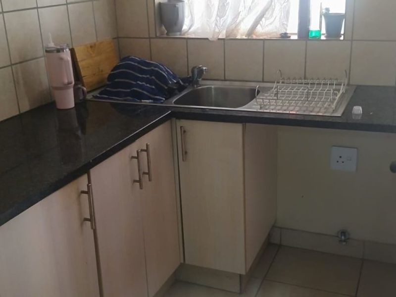 Cozy 1-Bedroom Flat – Perfect Starter Home or Investment Opportunity - Photo 6