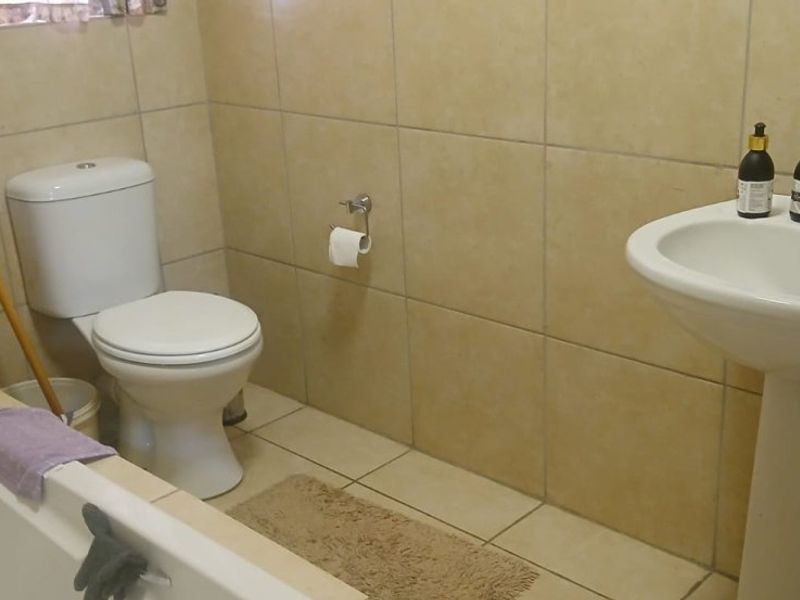 Cozy 1-Bedroom Flat – Perfect Starter Home or Investment Opportunity - Photo 3