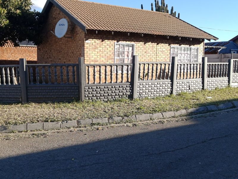 Newly Renovated 2 Bedroom Elandspoort - Photo 2