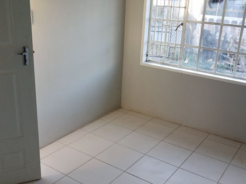 Newly Renovated 2 Bedroom Elandspoort - Photo 9