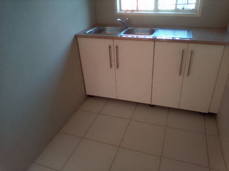Newly Renovated 2 Bedroom Elandspoort - Photo 8