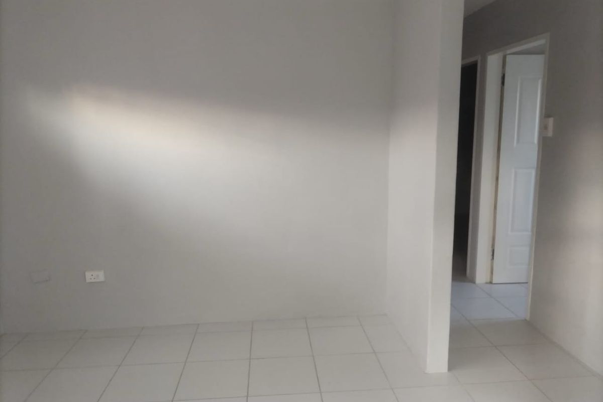 Newly Renovated 2 Bedroom Elandspoort - Photo 5