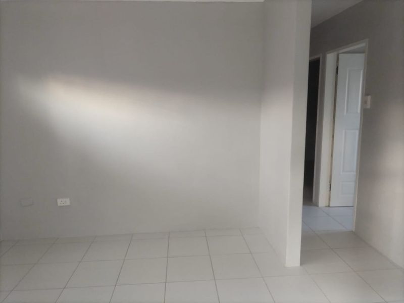 Newly Renovated 2 Bedroom Elandspoort - Photo 6