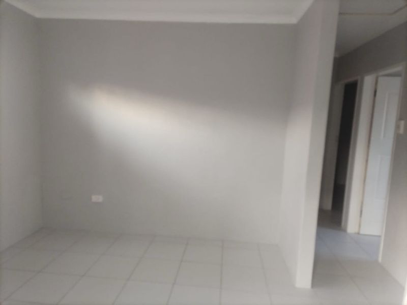 Newly Renovated 2 Bedroom Elandspoort - Photo 3