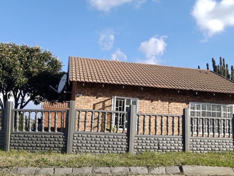 Newly Renovated 2 Bedroom Elandspoort - Photo 1