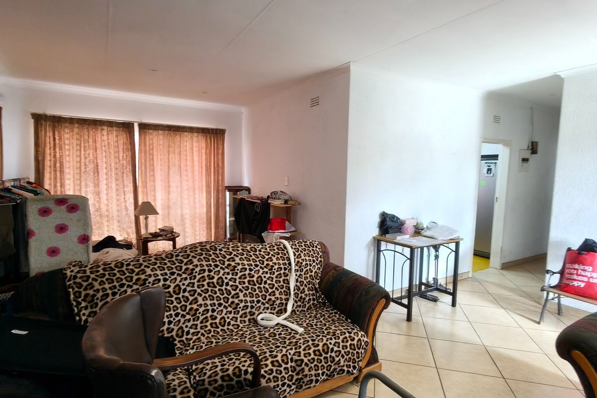 Family haven in Silverfields with pool and flatlet - Photo 2