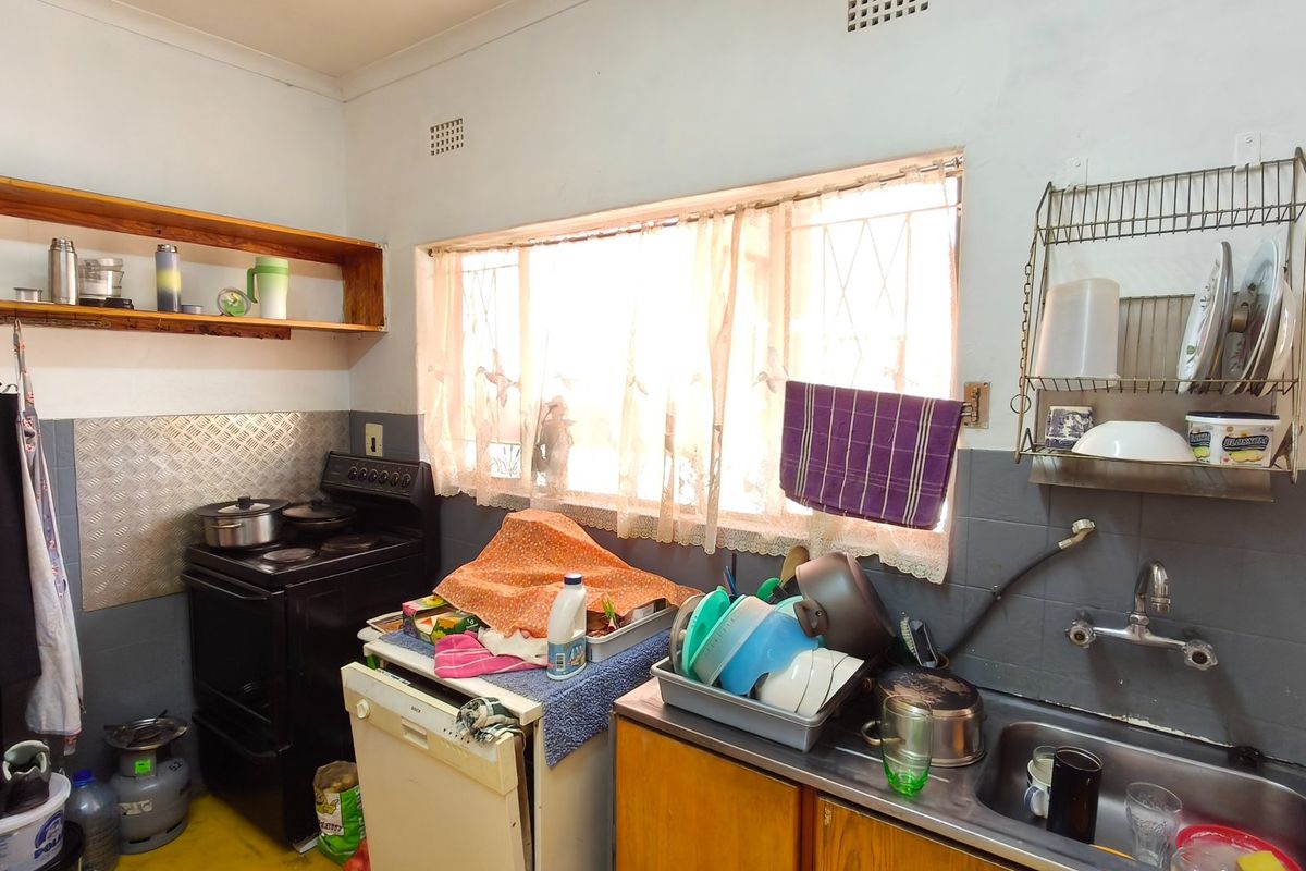 Family haven in Silverfields with pool and flatlet - Photo 5