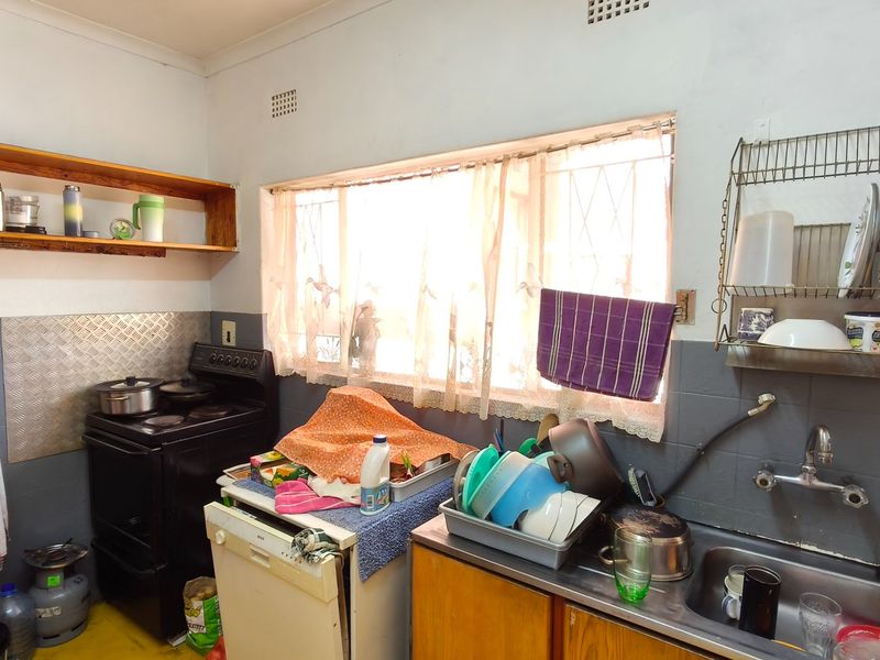 Family haven in Silverfields with pool and flatlet - Photo 5