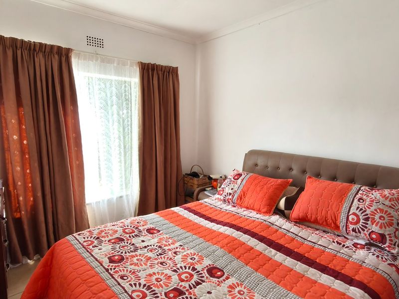 Family haven in Silverfields with pool and flatlet - Photo 8