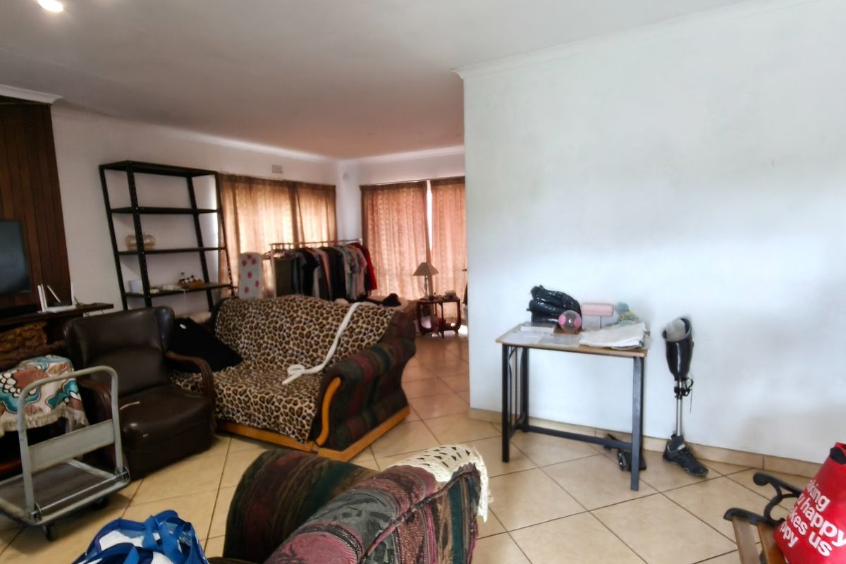 Family haven in Silverfields with pool and flatlet - Photo 3