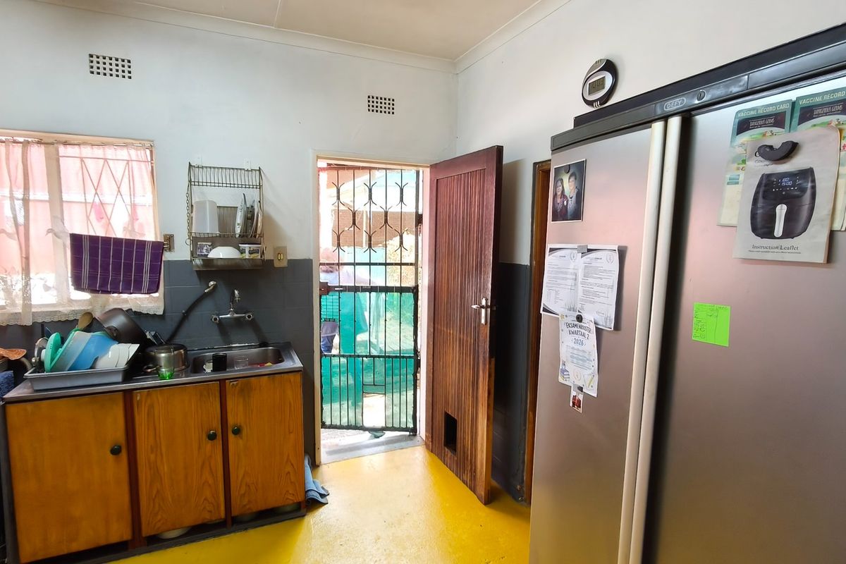 Family haven in Silverfields with pool and flatlet - Photo 4