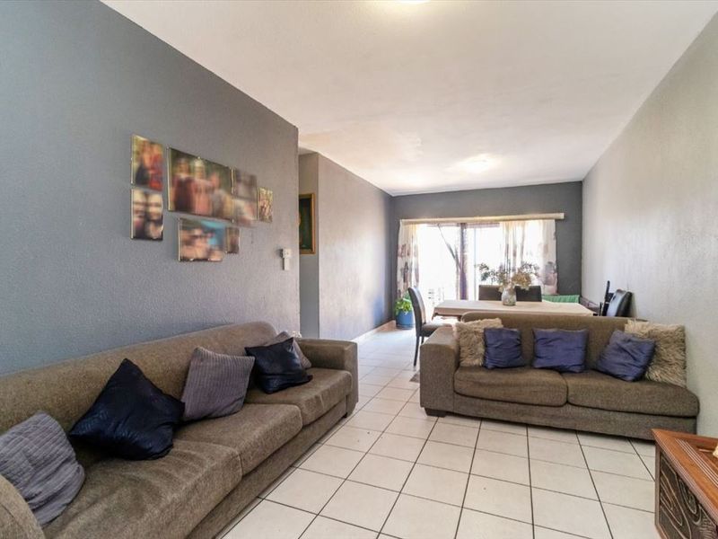 Spacious Family Home with Modern Comforts - Photo 2
