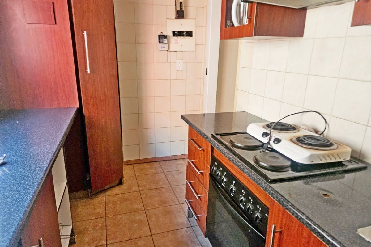 Lovely 1.5 Bedroom Apartment – Why Rent When You Can Own? - Photo 4