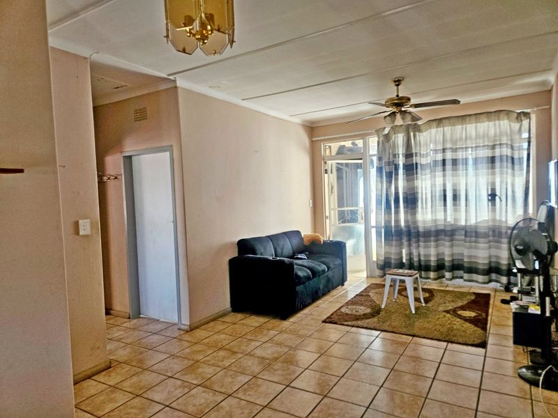 Lovely 1.5 Bedroom Apartment – Why Rent When You Can Own? - Photo 6