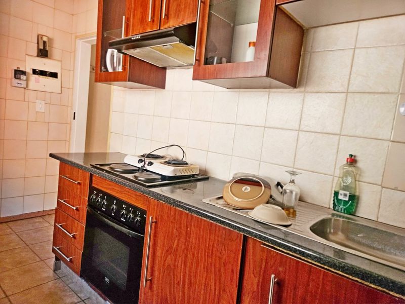 Lovely 1.5 Bedroom Apartment – Why Rent When You Can Own? - Photo 3