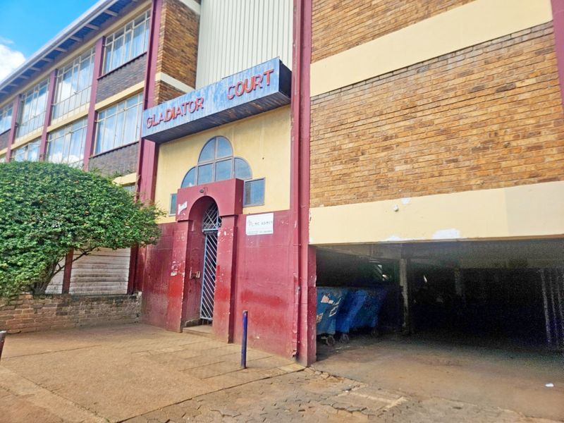 Lovely 1.5 Bedroom Apartment – Why Rent When You Can Own? - Photo 1