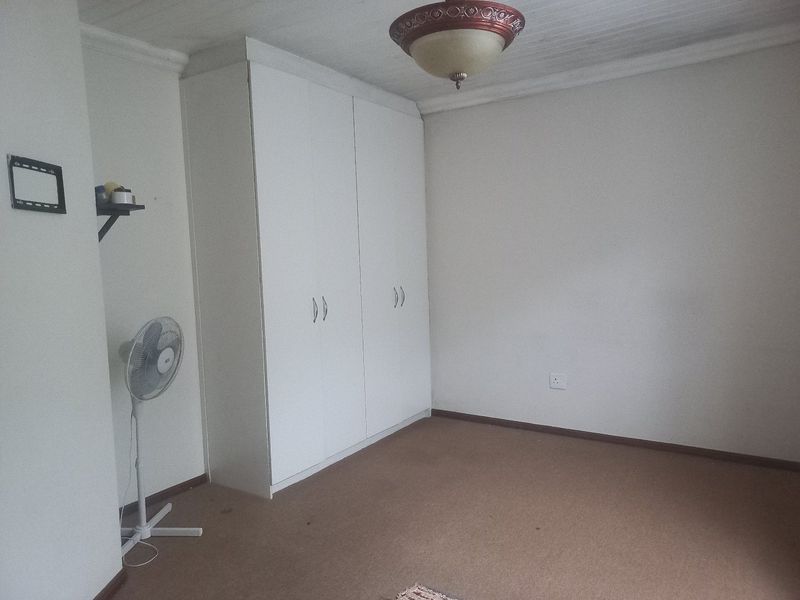 Well maintained 3 bedrooms free standing family home in a security complex in the hart of Hagley - Photo 9