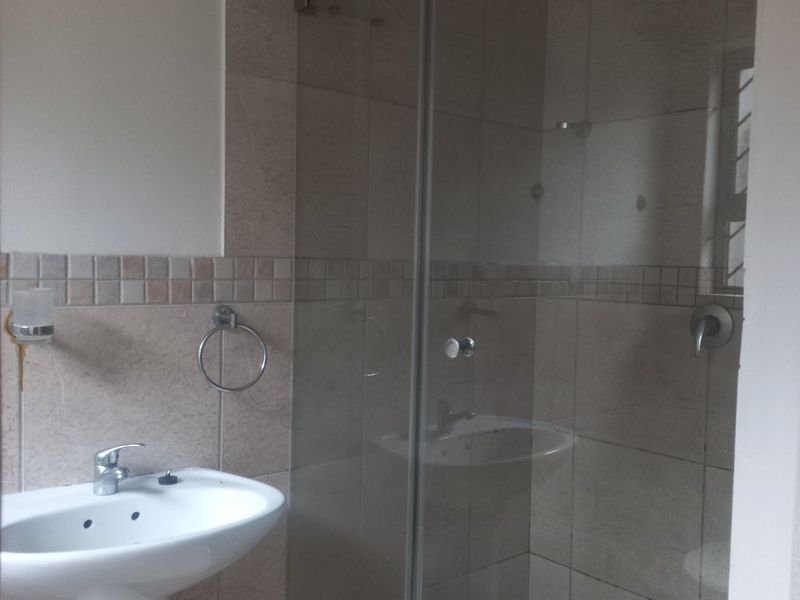 Well maintained 3 bedrooms free standing family home in a security complex in the hart of Hagley - Photo 8