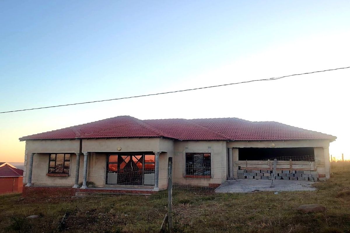 Unfinished 4 Bedroom House for Sale in East London  - Photo 3