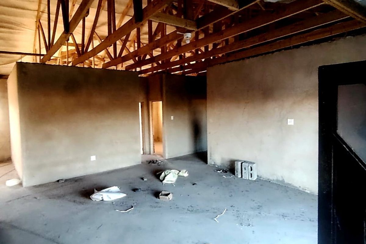 Unfinished 4 Bedroom House for Sale in East London  - Photo 5