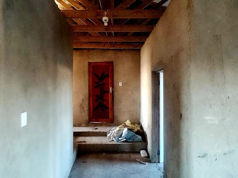 Unfinished 4 Bedroom House for Sale in East London  - Photo 7