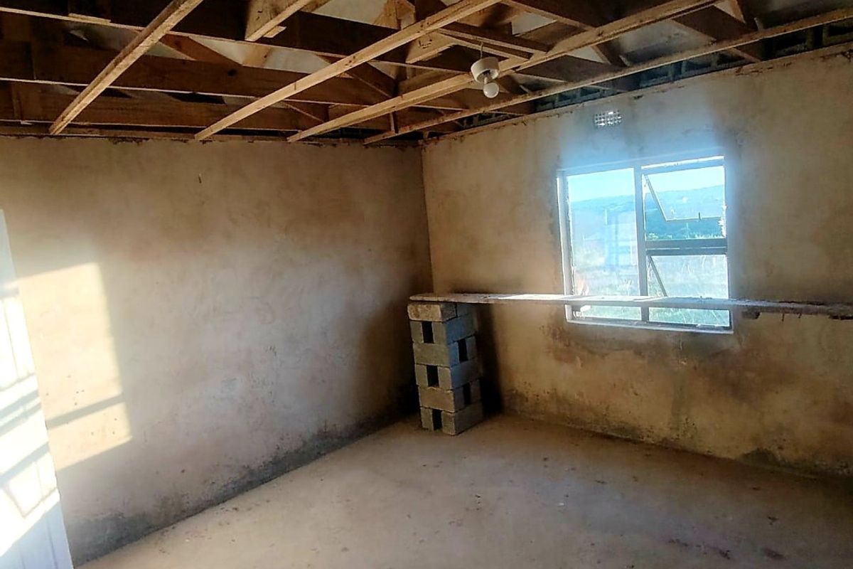 Unfinished 4 Bedroom House for Sale in East London  - Photo 4