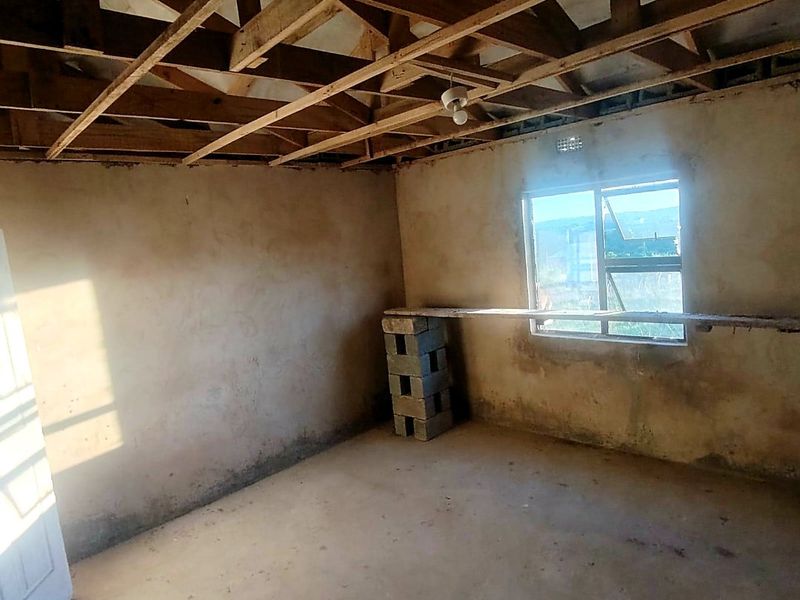 Unfinished 4 Bedroom House for Sale in East London  - Photo 4