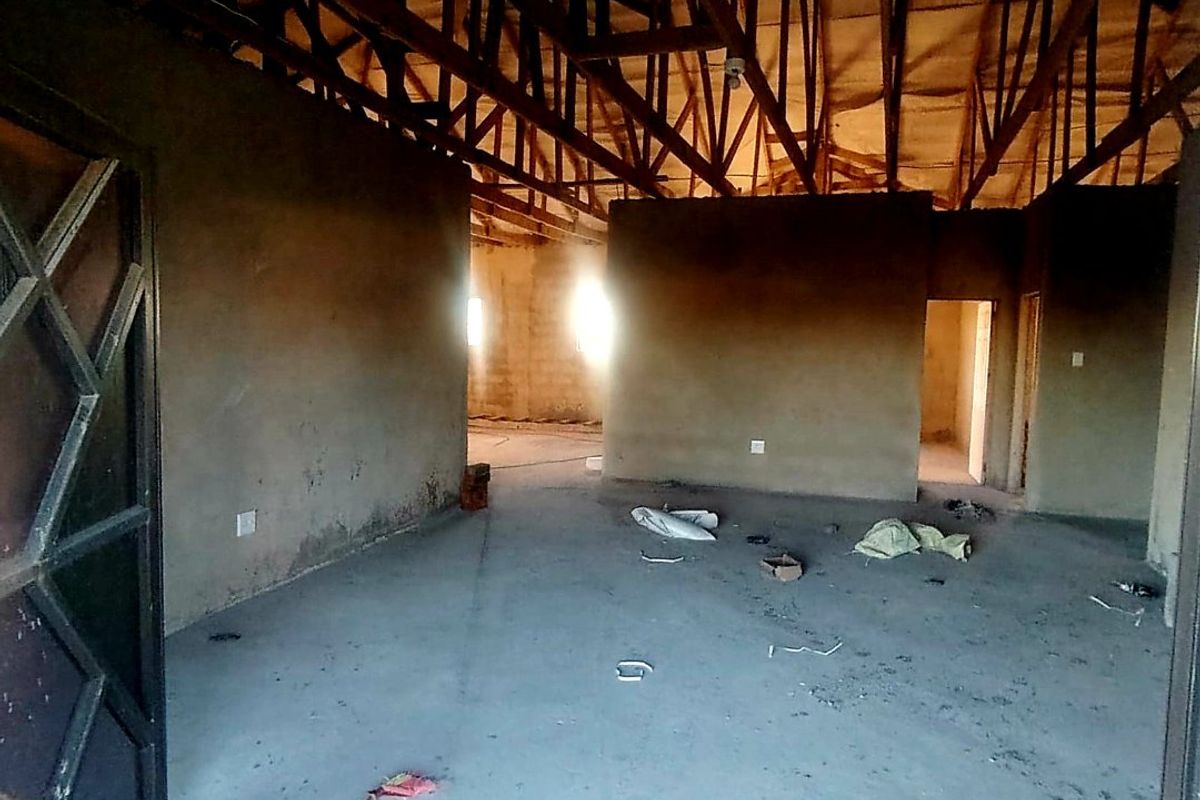 Unfinished 4 Bedroom House for Sale in East London  - Photo 2