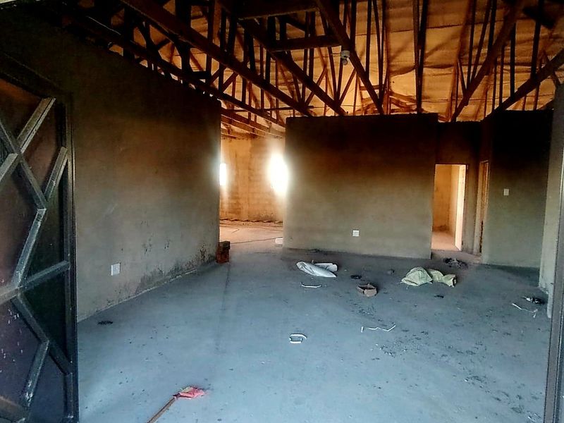 Unfinished 4 Bedroom House for Sale in East London  - Photo 2