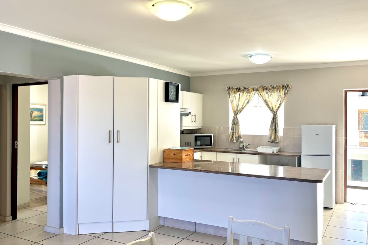 EXCLUSIVE OPPORTUNITY – RETIRE OR HOLIDAY IN COMFORT & STYLE IN HARTENBOS - Photo 5