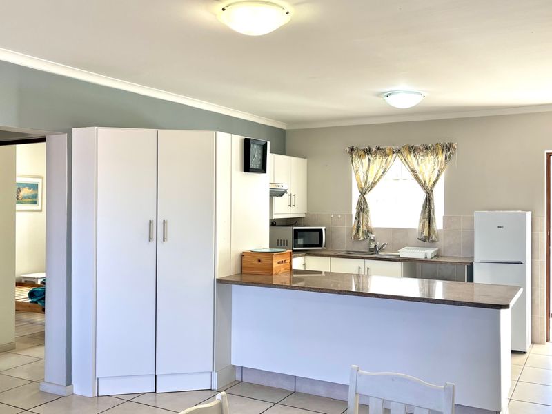 EXCLUSIVE OPPORTUNITY – RETIRE OR HOLIDAY IN COMFORT & STYLE IN HARTENBOS - Photo 5