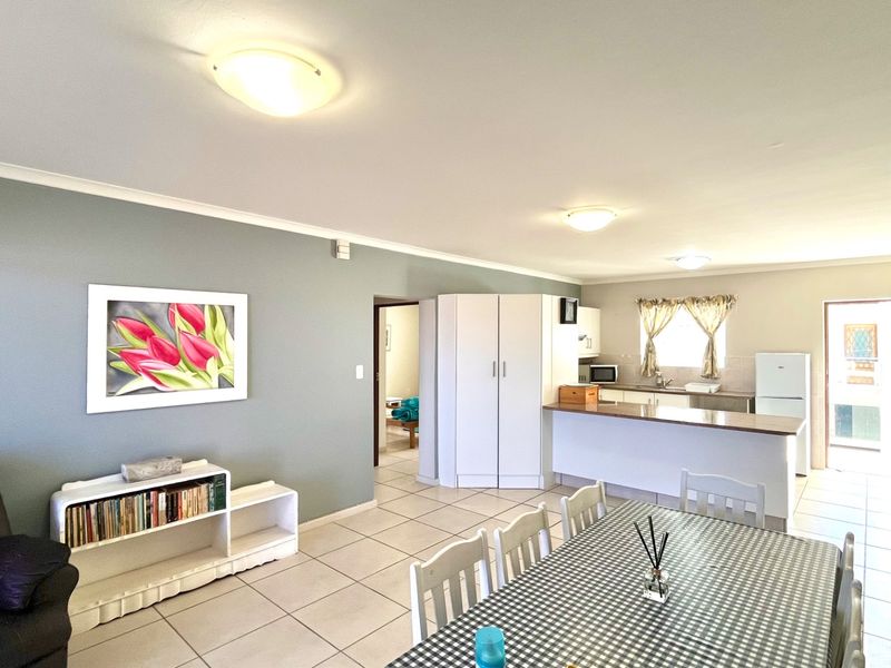 EXCLUSIVE OPPORTUNITY – RETIRE OR HOLIDAY IN COMFORT & STYLE IN HARTENBOS - Photo 4