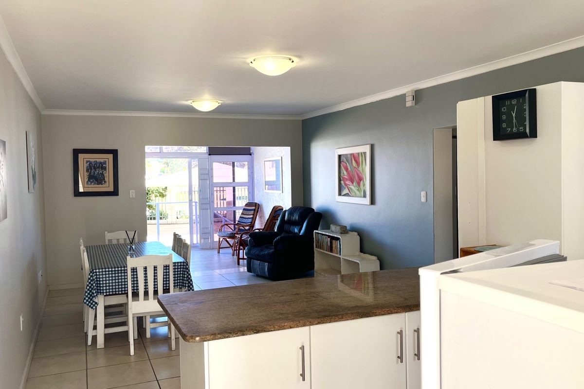 EXCLUSIVE OPPORTUNITY – RETIRE OR HOLIDAY IN COMFORT & STYLE IN HARTENBOS - Photo 3