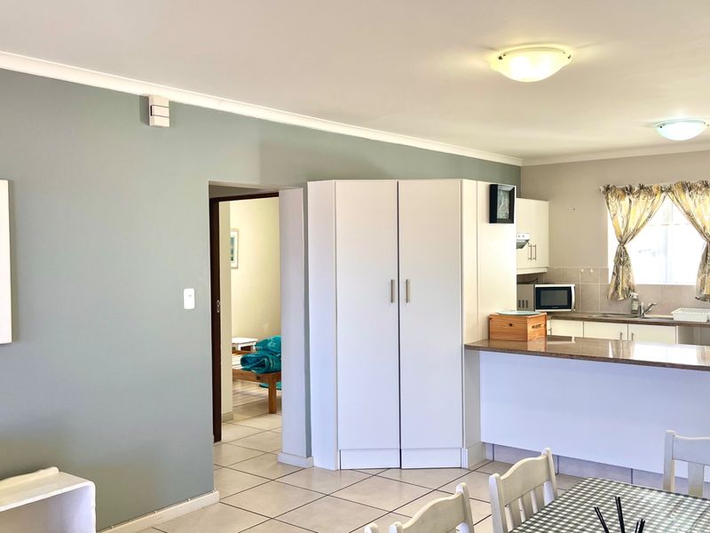 EXCLUSIVE OPPORTUNITY – RETIRE OR HOLIDAY IN COMFORT & STYLE IN HARTENBOS - Photo 6
