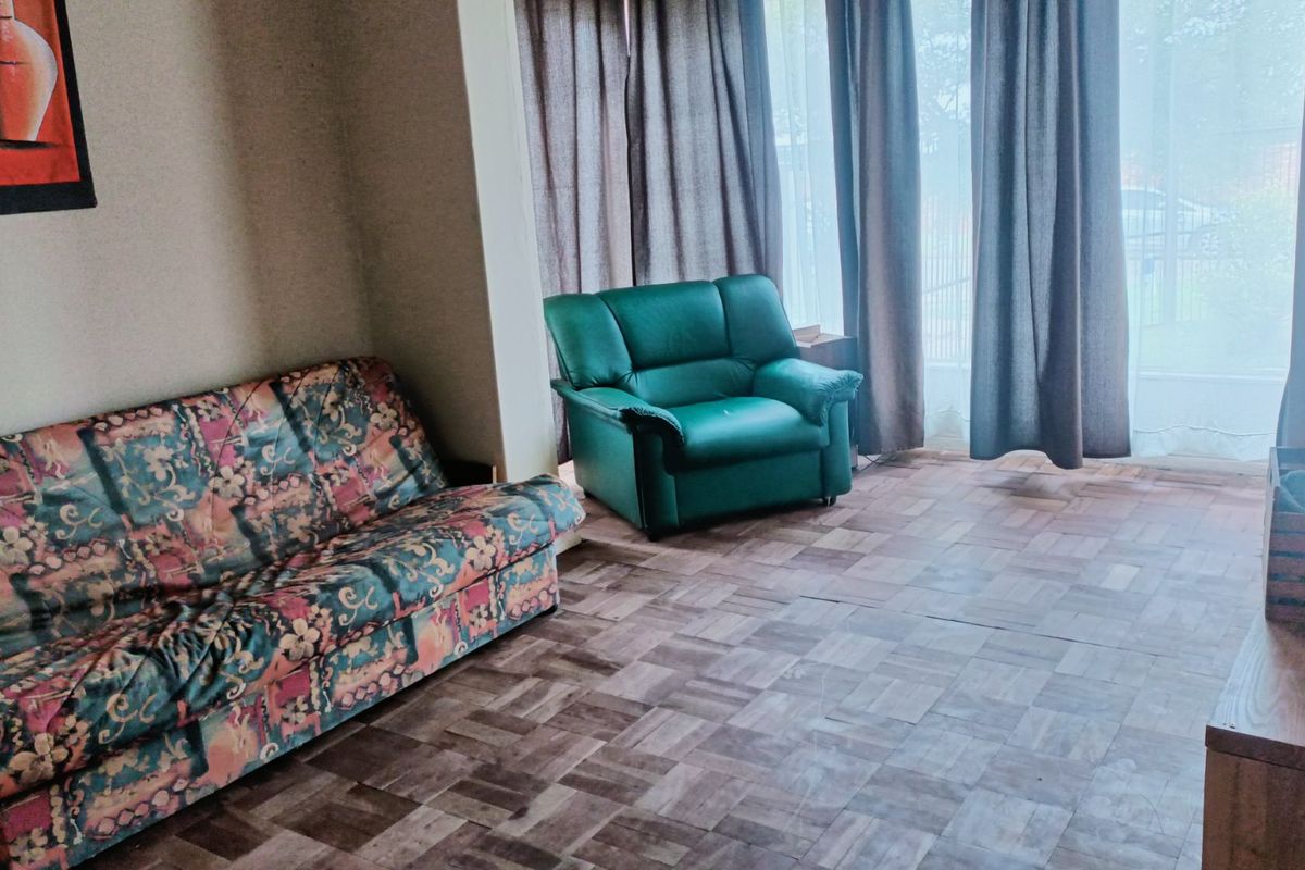 Spacious Family Home with Flatlet and Expansive Yard in Discovery - Photo 5
