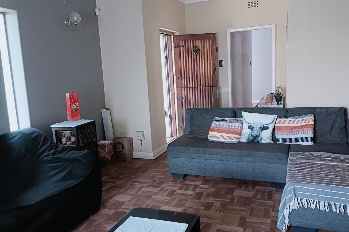 Spacious Family Home with Flatlet and Expansive Yard in Discovery - Photo 4