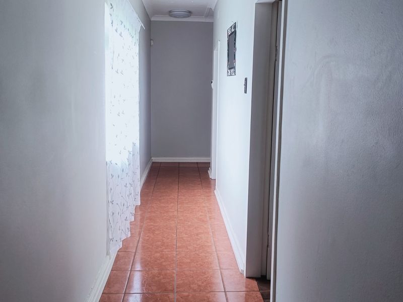 Spacious Family Home with Flatlet and Expansive Yard in Discovery - Photo 9
